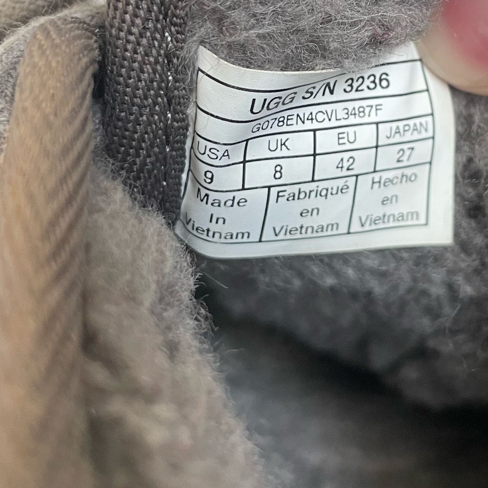 UGG Men's Gray Neumel Chukka Boots - Picture 12 of 12